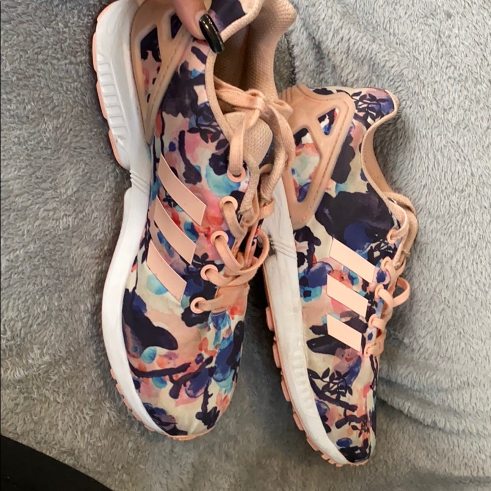 Tennis Shoes